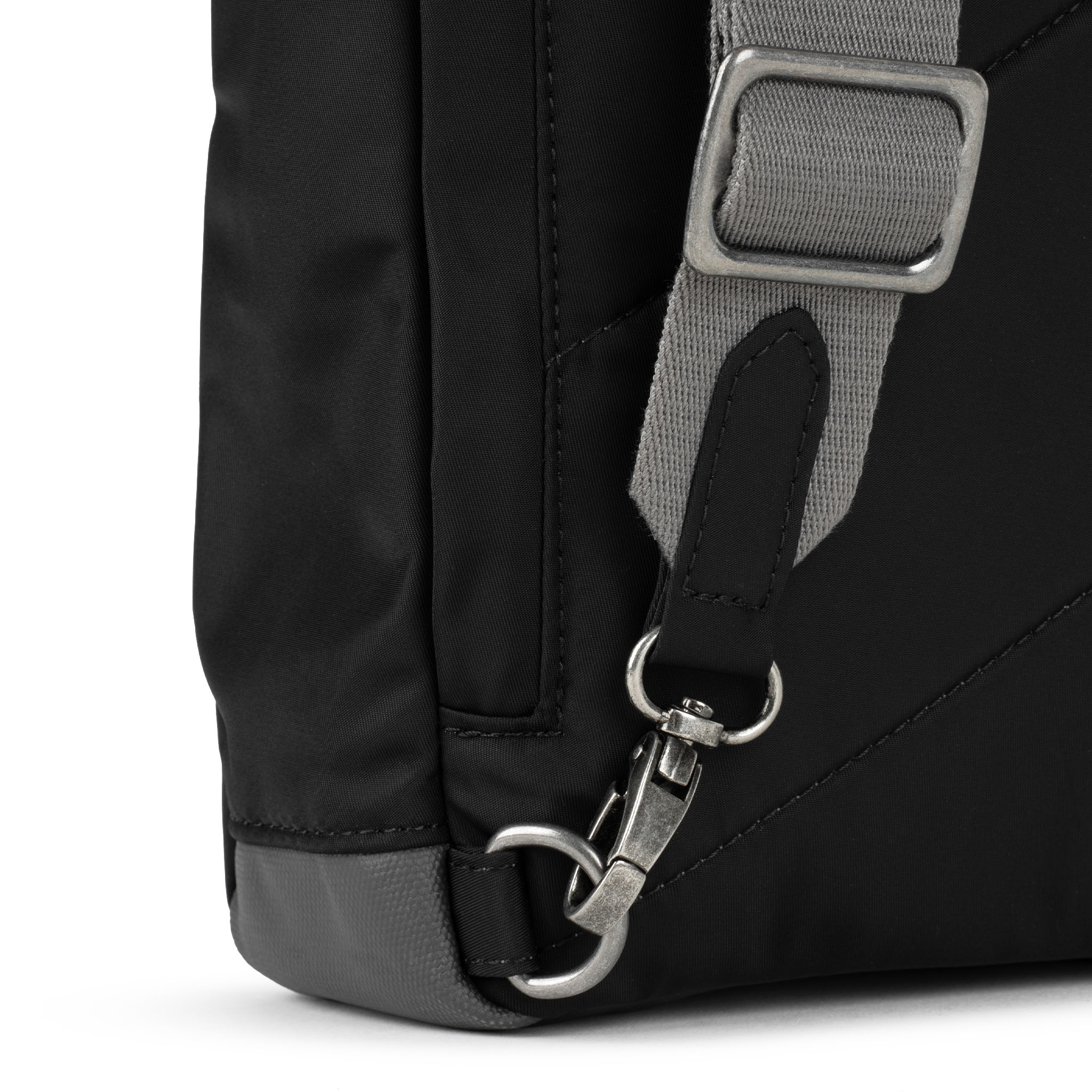 Willesden XL Sling Bag in Black - Image 5